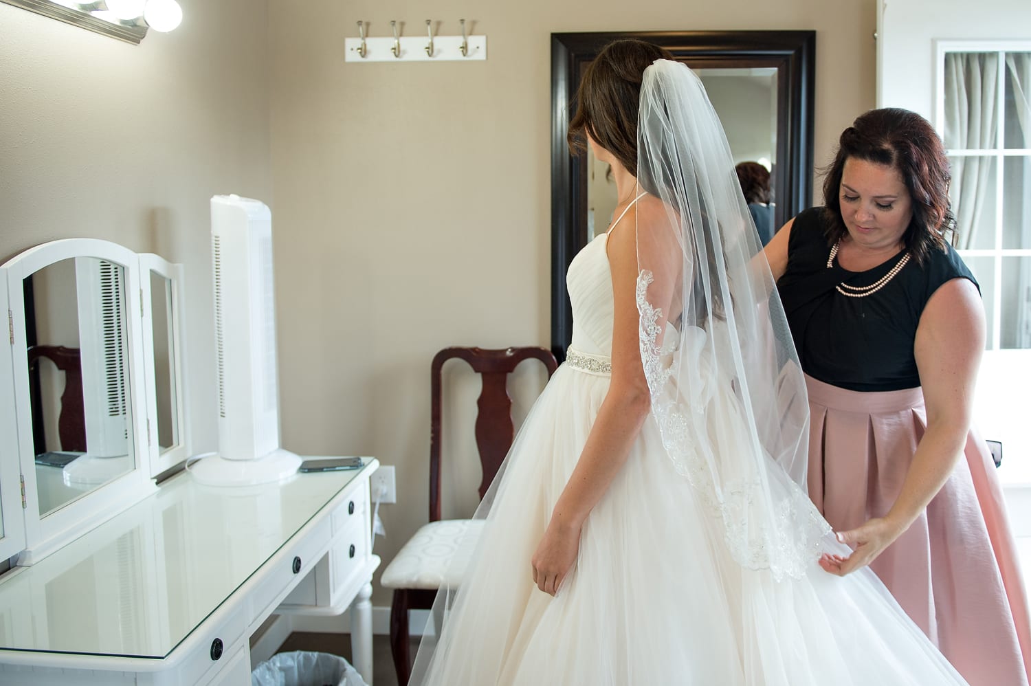 bride getting ready at Axton Events Bellingham